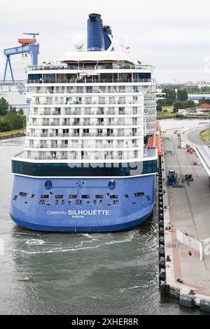 Blick auf das Kreuzfahrtterminal Warnemünde. Das Kreuzfahrtschiff Celebrity Silhouette Hut in Warnemünde angelegt. Warnemünde Mecklenburg-Vorpommern Deutschland *** Blick auf den Kreuzfahrtterminal Warnemünde das Kreuzfahrtschiff Celebrity Silhouette hat in Warnemünde angedockt Warnemünde Mecklenburg-Vorpommern Deutschland Copyright: Xdiebildwerftx Stockfoto