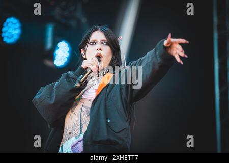 Kopenhagen, Dänemark. Juni 2024. Die amerikanische Sängerin DeathbyRomy spielt ein Live-Konzert während des dänischen Heavy-Metal-Festivals Copenhell 2024 in Kopenhagen. Stockfoto