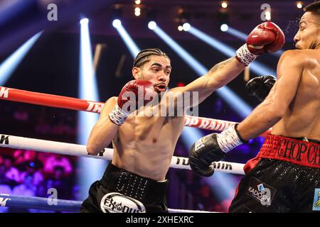 13. Juli 2024: (L-R) Conrado Martinez schlägt Albert Gonzalez während seines Junior Lightweight Kampfes im Pearl Concert Theater im Palms Casino Resort in Las Vegas am 13. Juli 2024 in Las Vegas, NV. Christopher Trim/CSM. Stockfoto