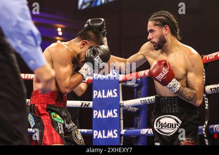 13. Juli 2024: (R-L) Conrado Martinez schlägt Albert Gonzalez während seines Junior Lightweight Kampfes im Pearl Concert Theater im Palms Casino Resort in Las Vegas am 13. Juli 2024 in Las Vegas, NV. Christopher Trim/CSM. Stockfoto