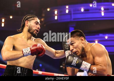 13. Juli 2024: (L-R) Conrado Martinez schlägt Albert Gonzalez während seines Junior Lightweight Kampfes im Pearl Concert Theater im Palms Casino Resort in Las Vegas am 13. Juli 2024 in Las Vegas, NV. Christopher Trim/CSM. Stockfoto