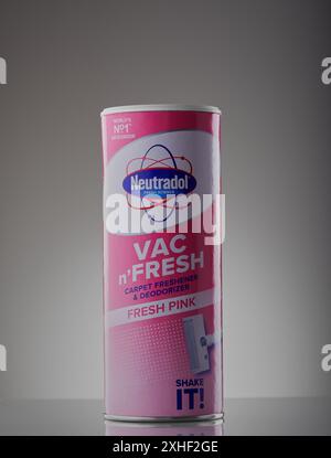 Mansfield, Nottingham, Vereinigtes Königreich, 13. Juli 2024; Studio-Produktabbildung von Neutradol Vac N Fresh. Stockfoto