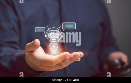 Die Vorteile von KI verbessern Ihre Geschäftskommunikation. Geschäftsmann, der Smartphone nutzt, um sich mit KI-Chatbot zu verbinden und intelligente Antworten auf komplexe Fragen zu geben Stockfoto