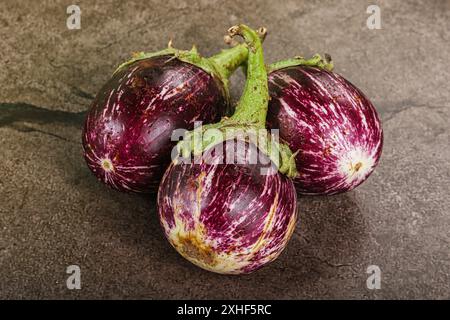 Rohe reife asiatische kleine Auberginen-Haufen Stockfoto
