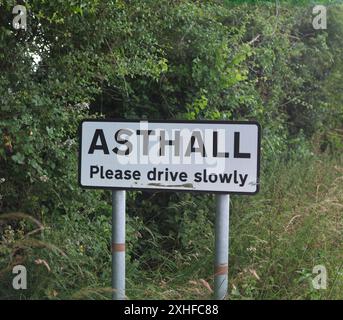 Eintritt zum Dorf Asthall Stockfoto