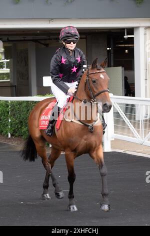 Ascot, Berkshire, Großbritannien. Juli 2024. Der Reiter Summer Yeo reitet beim Summer Mile Family Raceday im Dragon TV and Film Studios Pony Race 138 cm und darunter auf der Ascot Racecourse in Berkshire auf dem Summer Mile Family Raceday. Quelle: Maureen McLean/Alamy Live News Stockfoto