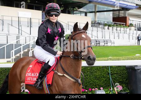 Ascot, Berkshire, Großbritannien. Juli 2024. Der Reiter Summer Yeo reitet beim Summer Mile Family Raceday im Dragon TV and Film Studios Pony Race 138 cm und darunter auf der Ascot Racecourse in Berkshire auf dem Summer Mile Family Raceday. Quelle: Maureen McLean/Alamy Live News Stockfoto