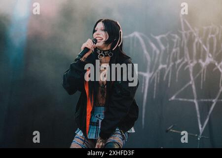 Kopenhagen, Dänemark. Juni 2024. Die amerikanische Sängerin DeathbyRomy spielt ein Live-Konzert während des dänischen Heavy-Metal-Festivals Copenhell 2024 in Kopenhagen. Stockfoto