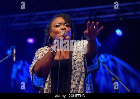 Shemekia Copeland Gesang. Xettx, Deutschland, Gaildorf, 13.07.2024, 28. Bluesfest, 2024, Bluesfest, Shemekia Copeland USA, Kocherwiese Foto: A2 Bildagentur/Peter Hartenfelser *** Shemekia Copeland Vocals xettx, Deutschland, Gaildorf, 13 07 2024, 28 Bluesfest, 2024, Bluesfest, Shemekia Copeland USA , Kocherwiese Foto A2 Bildagentur Peter Hartenfelser Stockfoto