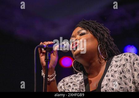 Shemekia Copeland Gesang. Xettx, Deutschland, Gaildorf, 13.07.2024, 28. Bluesfest, 2024, Bluesfest, Shemekia Copeland USA, Kocherwiese Foto: A2 Bildagentur/Peter Hartenfelser *** Shemekia Copeland Vocals xettx, Deutschland, Gaildorf, 13 07 2024, 28 Bluesfest, 2024, Bluesfest, Shemekia Copeland USA , Kocherwiese Foto A2 Bildagentur Peter Hartenfelser Stockfoto