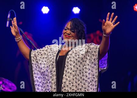 Shemekia Copeland Gesang. Xettx, Deutschland, Gaildorf, 13.07.2024, 28. Bluesfest, 2024, Bluesfest, Shemekia Copeland USA, Kocherwiese Foto: A2 Bildagentur/Peter Hartenfelser *** Shemekia Copeland Vocals xettx, Deutschland, Gaildorf, 13 07 2024, 28 Bluesfest, 2024, Bluesfest, Shemekia Copeland USA , Kocherwiese Foto A2 Bildagentur Peter Hartenfelser Stockfoto