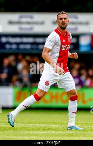 Wezep, Niederlande. Juli 2024. WEZEP, 13-07-2024, Sportpark Mulderssingel, Football, Dutch eredivisie, Saison 2024/2025, während des Spiels Ajax - Rangers FC, Ajax Spieler Jordan Henderson Credit: Pro Shots/Alamy Live News Stockfoto