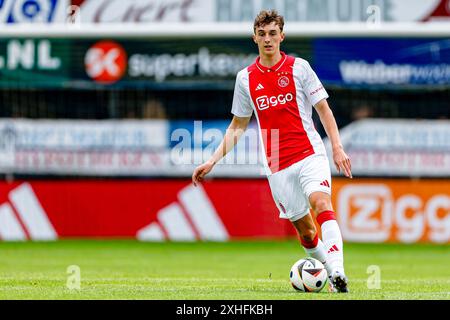Wezep, Niederlande. Juli 2024. WEZEP, 13-07-2024, Sportpark Mulderssingel, Fußball, Friendly, Saison 2024/2025, während des Spiels Ajax - Rangers FC, Ajax Spieler Youri Baas Credit: Pro Shots/Alamy Live News Stockfoto