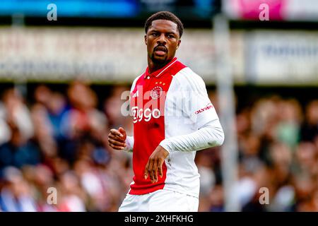 Wezep, Niederlande. Juli 2024. WEZEP, 13-07-2024, Sportpark Mulderssingel, Fußball, Friendly, Saison 2024/2025, während des Spiels Ajax - Rangers FC, Ajax Spieler Chuba Akpom Credit: Pro Shots/Alamy Live News Stockfoto