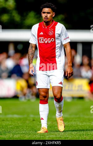 Wezep, Niederlande. Juli 2024. WEZEP, 13-07-2024, Sportpark Mulderssingel, Fußball, Friendly, Saison 2024/2025, während des Spiels Ajax - Rangers FC, Ajax Spieler Tristan Gooijer Credit: Pro Shots/Alamy Live News Stockfoto