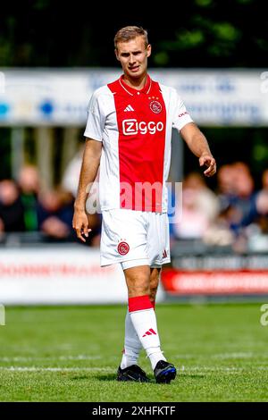 Wezep, Niederlande. Juli 2024. WEZEP, 13-07-2024, Sportpark Mulderssingel, Fußball, Friendly, Saison 2024/2025, während des Spiels Ajax - Rangers FC, Ajax Spieler Sivert Mannsverk Credit: Pro Shots/Alamy Live News Stockfoto