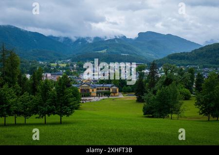 Panoramablick auf die Kaiservilla in Bad Ischl in Österreich. Stockfoto