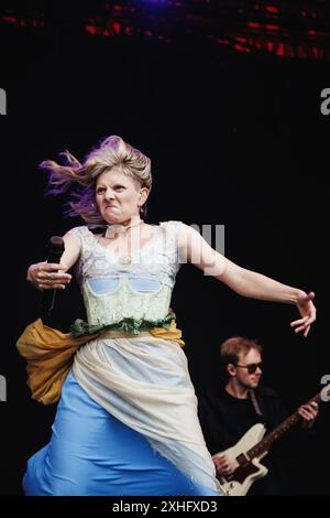 Roskilde, Dänemark. Juli 2024. Die norwegische Sängerin und Songwriterin Aurora gibt ein Live-Konzert während des dänischen Musikfestivals Roskilde Festival 2024 in Roskilde. Stockfoto