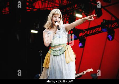 Roskilde, Dänemark. Juli 2024. Die norwegische Sängerin und Songwriterin Aurora gibt ein Live-Konzert während des dänischen Musikfestivals Roskilde Festival 2024 in Roskilde. Stockfoto