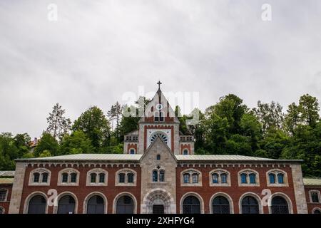 Blick auf die Alte Saline, Hauptbrunnenhaus in Bad Reichenhall in Deutschland. Stockfoto