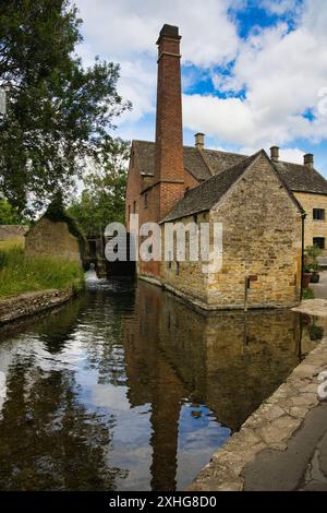 Lower Slaughter, eine Siedlung, die über tausend Jahre alt ist und vielleicht das schönste Dorf in ganz Gloucestershire ist Stockfoto