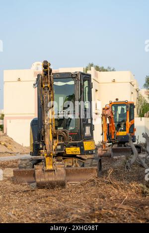 Doha, Katar - 7. Juli 2024: Yanmar ViO35-6 Zero Heck Swing Bagger auf einer Baustelle. Stockfoto