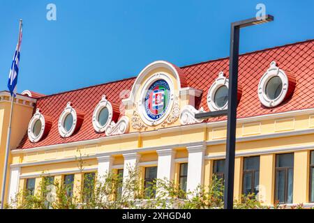 Batumi, Georgia - 13. JUNI 2024: Außenfassade des Rathauses Batumi an der lermontov Street, Batumi, Georgia. Stockfoto