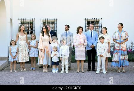 Feierlichkeiten zum 47. Geburtstag von Kronprinzessin Victoria im Solliden Palace, Borgholm, Schweden, 14. Juli 2024. Von links: König Carl XVI Gustaf, Prinzessin Adrienne, Prinzessin Madeleine, Prinzessin Leonore, Prinzessin Sofia, Herr Chris O'Neill (hinter Sofia), Prinz Alexander, Prinz Gabriel, Prinz Julian, Prinz Carl Philip, Königin Silvia, Prinz Daniel, Prinzessin Estelle, Prinz Oscar und Kronprinzessin Victoria. Foto: Mikael Fritzon / TT / Code 62360 Stockfoto