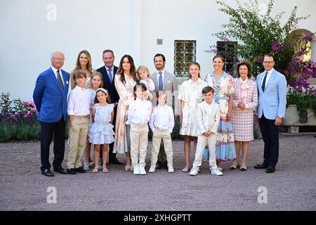 Borgholm, Schweden. Juli 2024. König Carl Gustaf, Prinzessin Madeleine und Ehemann Chris O'Neill mit Kindern Prinz Nicolas, Prinzessin Adrienne und Prinzessin Leonore, Prinzessin Sofia und Prinz Carl Philip mit Kindern Prinz Alexander, Prinz Gabriel und Prinz Julian, Königin Silvia, Prinz Daniel und Kronprinzessin Victoria mit den Kindern Prinzessin Estelle und Prinz Oscar während der Feierlichkeiten zum 47. Geburtstag von Kronprinzessin Victoria im Solliden Palace, Borgholm, Schweden, 14. Juli 2024. Foto: Jonas Ekströmer/TT/Code 10030 Credit: TT News Agency/Alamy Live News Stockfoto