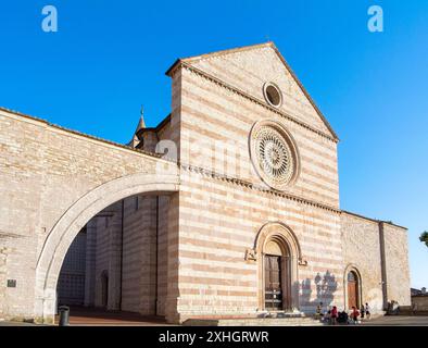 Assisi, Provinz Perugia, Italien, italienische gotische Architektur der Basilica di Santa Chiara in Assisi, nur Editorial. Stockfoto