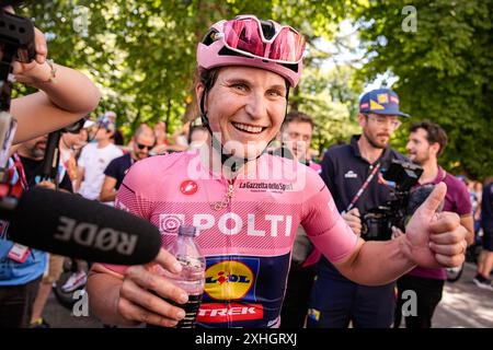 Lanciano, Italien. Juli 2024. ELISA Longo Borghini (Lidl - Trek) feiert den Sieg nach der 8. Etappe der Giro d’Italia Women von Pescara nach L’Aquila, Italien Sonntag, 14. Juli 2024. Sport - Radsport . (Foto: Marco Alpozzi/Lapresse) Credit: LaPresse/Alamy Live News Stockfoto