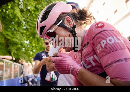 Lanciano, Italien. Juli 2024. ELISA Longo Borghini (Lidl - Trek) feiert den Sieg nach der 8. Etappe der Giro d’Italia Women von Pescara nach L’Aquila, Italien Sonntag, 14. Juli 2024. Sport - Radsport . (Foto: Marco Alpozzi/Lapresse) Credit: LaPresse/Alamy Live News Stockfoto