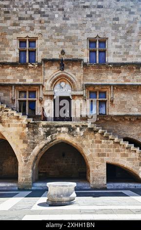 Innenraum des Archäologischen Museums von Rhodos, Altstadt, Rhodos, Griechenland, Europa Stockfoto