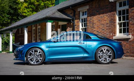 2022 Alpine A110, ausgestellt auf der Euroversammlung, die am 14. Juli 2024 in Bicester Heritage stattfand. Stockfoto