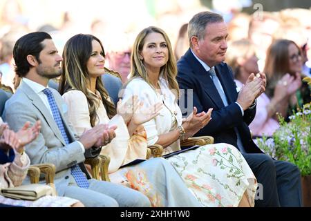 Prinz Carl Philip, Prinzessin Sofia, Prinzessin Madeleine und Chris O'Neill genießen ein Konzert in der Burgruine Borgholm während des 47. Geburtstags von Kronprinzessin Victoria in Borgholm, Schweden, 14. Juli 2024.Foto: Jonas Ekströmer / TT / Code 10030 Stockfoto