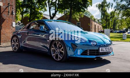 2022 Alpine A110, ausgestellt auf der Euroversammlung, die am 14. Juli 2024 in Bicester Heritage stattfand. Stockfoto