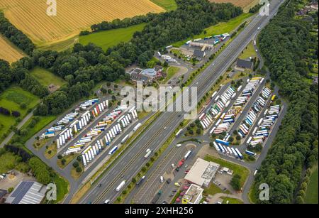 Luftbild, Serways Raststätte Rhynern an der Autobahn A2, LKW Rastplatz und Parkplatz, Stadtbezirk Rhynern, Hamm, Ruhrgebiet, Nordrhein-Westfalen, Deutschland ACHTUNGxMINDESTHONORARx60xEURO *** Luftansicht, Serways Rhynern an der Autobahn A2, LKW-Rastplatz und Parkplatz, Bezirk Rhynern, Hamm, Ruhrgebiet, Nordrhein-Westfalen, Deutschland ATTENTIONxMINDESTHONORARx60xEURO Stockfoto