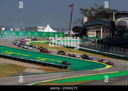 Start des Rennens, Abfahrt, während der Rolex 6 Stunden von Sao Paulo 2024, 5. Runde der FIA-Langstrecken-Weltmeisterschaft 2024, vom 12. Bis 14. Juli 2024 auf dem Autodromo Jose Carlos Pace in Interlagos, Brasilien Stockfoto