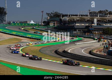 Start des Rennens, Abfahrt, während der Rolex 6 Stunden von Sao Paulo 2024, 5. Runde der FIA-Langstrecken-Weltmeisterschaft 2024, vom 12. Bis 14. Juli 2024 auf dem Autodromo Jose Carlos Pace in Interlagos, Brasilien Stockfoto