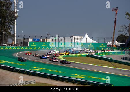 Start des Rennens, Abfahrt, während der Rolex 6 Stunden von Sao Paulo 2024, 5. Runde der FIA-Langstrecken-Weltmeisterschaft 2024, vom 12. Bis 14. Juli 2024 auf dem Autodromo Jose Carlos Pace in Interlagos, Brasilien Stockfoto