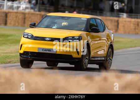 Ford Capri EV neues Elektroauto auf dem Goodwood Festival of Speed 2024 Motorsport Event in West Sussex, Großbritannien. Bergauf fahren Stockfoto