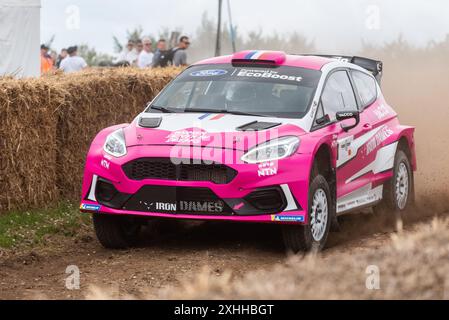 Ford Fiesta Rally2 Rallyefahrzeug von Iron Dames auf der Rallyetage beim Goodwood Festival of Speed 2024 Motorsport Event in West Sussex, Großbritannien Stockfoto