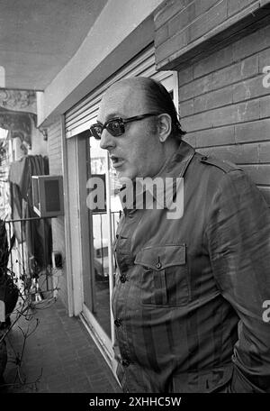 Der argentinische Filmemacher Leopoldo Torre Nilsson gibt am 4. Januar 1974 ein Interview in Buenos Aires, Argentinien. Stockfoto