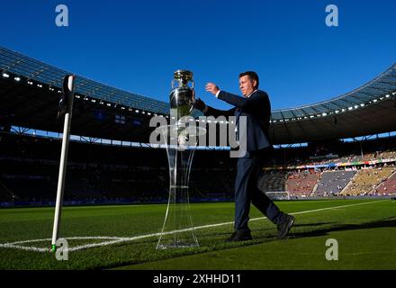 Ein Blick auf den Henri Delaunay Cup vor dem Endspiel der UEFA Euro 2024 im Olympiastadion in Berlin. Bilddatum: Sonntag, 14. Juli 2024. Stockfoto