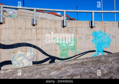 Inuit Wandergemälde unter dem Thema „Kommen Sie zusammen“ im Qikiqtani General Hospital in Iqaluit, Nunavut, Kanada Stockfoto