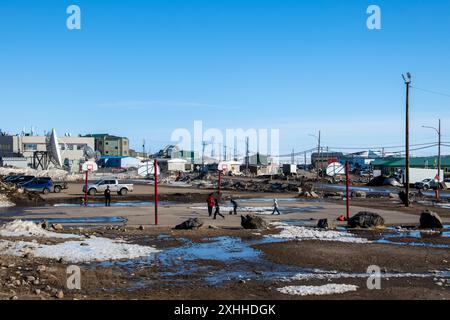 Basketballfeld am Queen Elizabeth Way in Iqaluit, Nunavut, Kanada Stockfoto