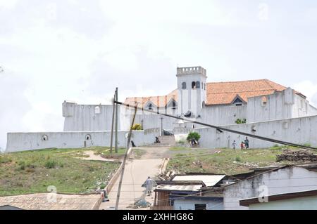 Cape Coast Castle, Cape Coast, Ghana. Die Cape Coast Castle (Schwedisch Carolusborg) ist eine von etwa vierzig „Sklavenburgen“ oder großen kommerziellen Festungen, bui Stockfoto