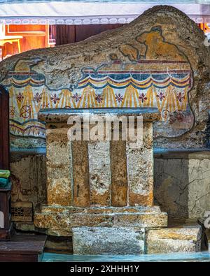 Die Überreste des antiken römischen Bodens, die bei der Restaurierung und Rekonstruktion der Basilika Santa Maria di Farfa gefunden wurden. Latium Stockfoto