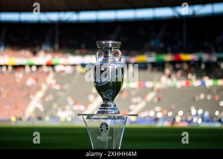 Symbolbild / Themenfoto Praesentation des EM Pokals Henri-Delaunay-Pokal im Stadion, GER, Spanien (ESP) vs England (eng), Fussball Europameisterschaft, UEFA EURO 2024, Finale, 14.07.2024 Foto: Eibner-Pressefoto/Michael Memmler Stockfoto