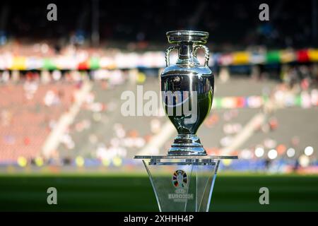 Symbolbild / Themenfoto Praesentation des EM Pokals Henri-Delaunay-Pokal im Stadion, GER, Spanien (ESP) vs England (eng), Fussball Europameisterschaft, UEFA EURO 2024, Finale, 14.07.2024 Foto: Eibner-Pressefoto/Michael Memmler Stockfoto